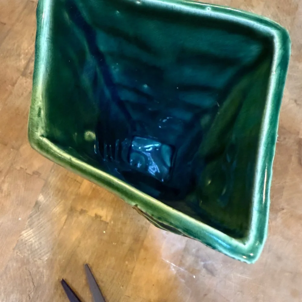 Vintage Mid Century Pottery Ceramic Glossy Green Unique Shape Fish Stamp Vase - Picture 5 of 16